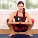 yoga om te gronden. yoga voor de stuitchakra