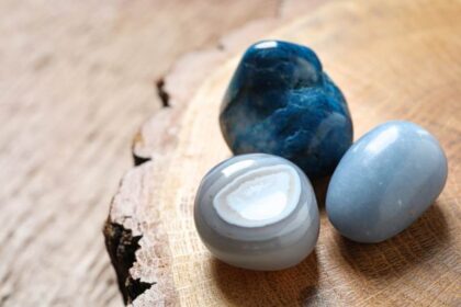 edelstenen contact maken met gids